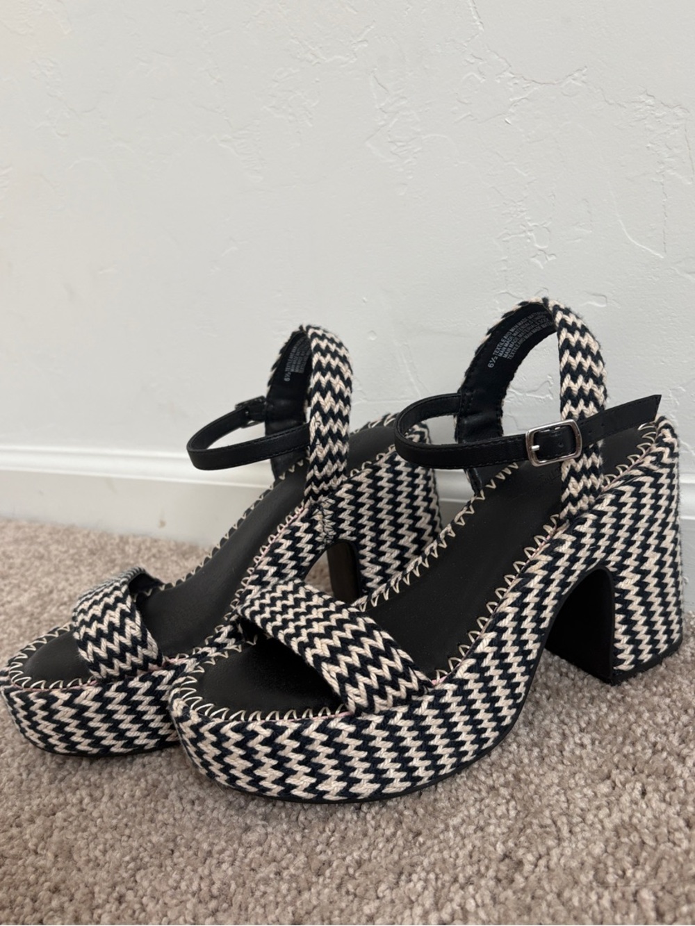 Universal Thread Black and White Woven Platform Sandals